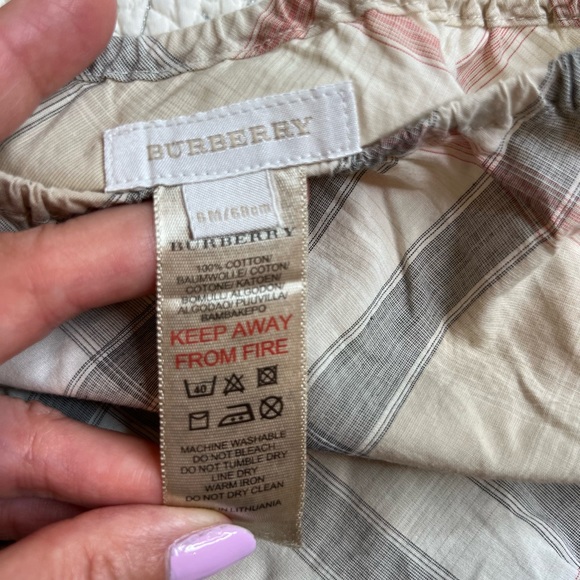 Burberry Baby Girl Outfit (6 months) - Picture 2 of 5
